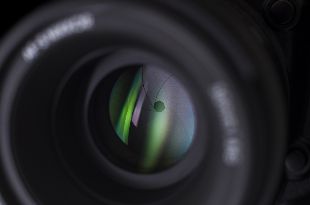 closeup af linse Om os